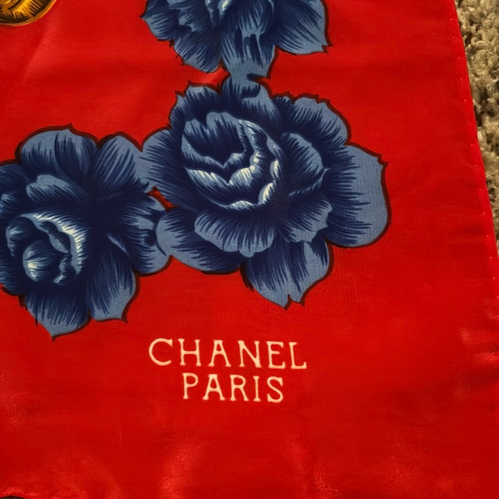 1990s Chanel Blue Silk Scarf with Flower and Chain Details - Picture 5 of 6